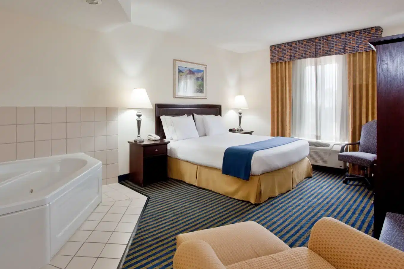Holiday Inn Express & Suites Chesapeake