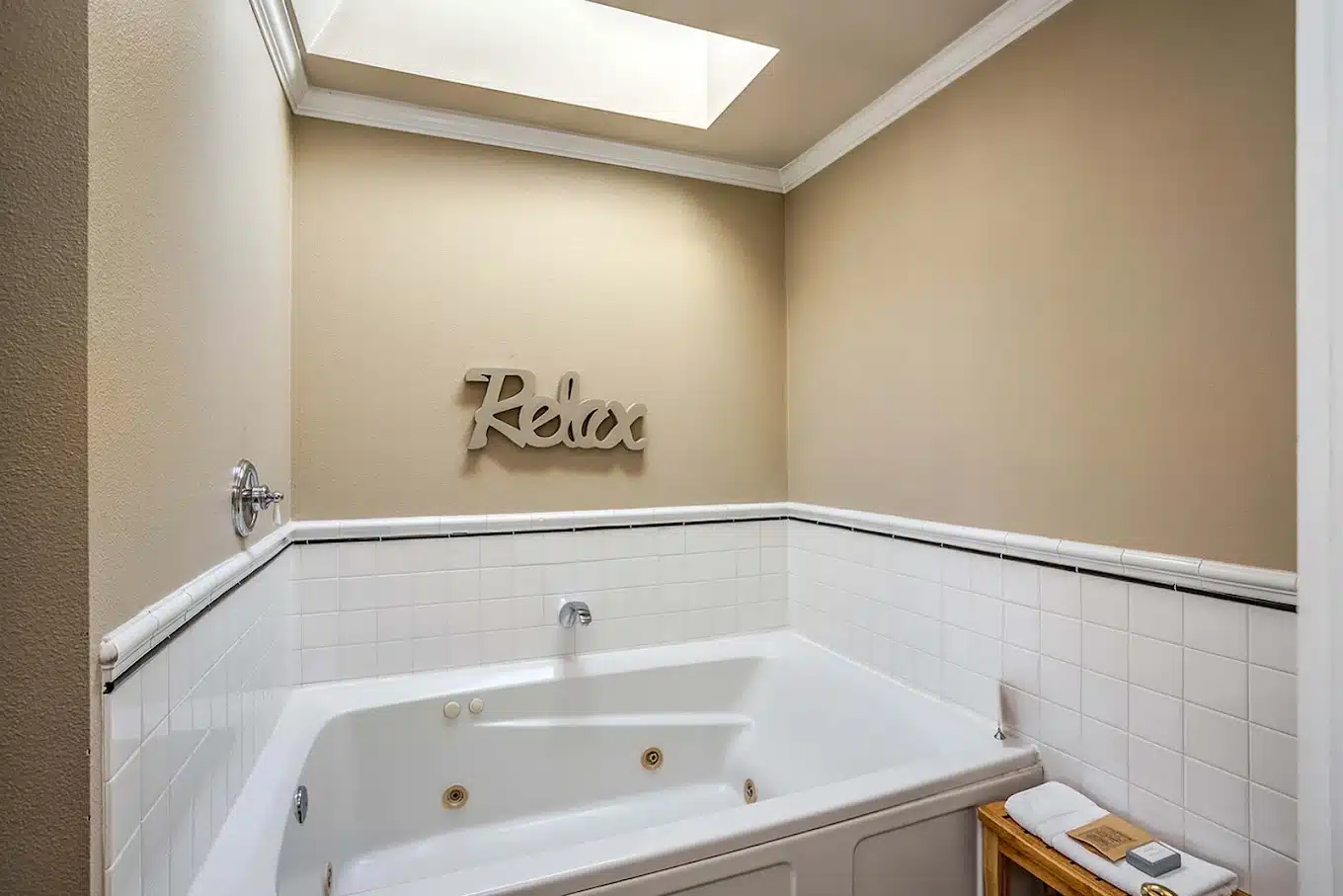 Cannon Beach Hotel Collection has jacuzzi suites