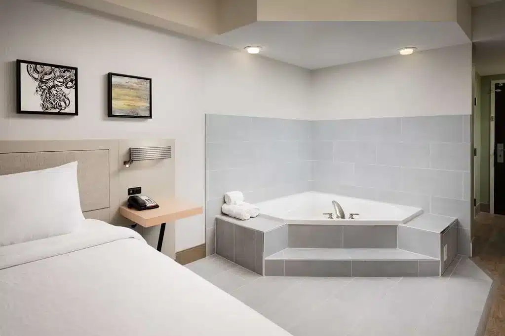 Hilton Garden Inn Nashville Franklin / Cool Springs has Jacuzzi suites