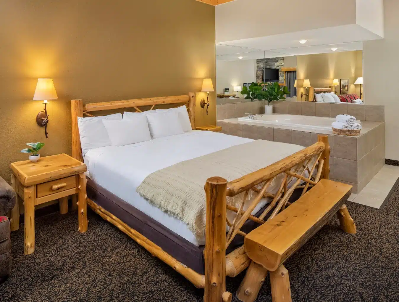bantr Grand Hotel Wausau - Rothschild has jacuzzi suites