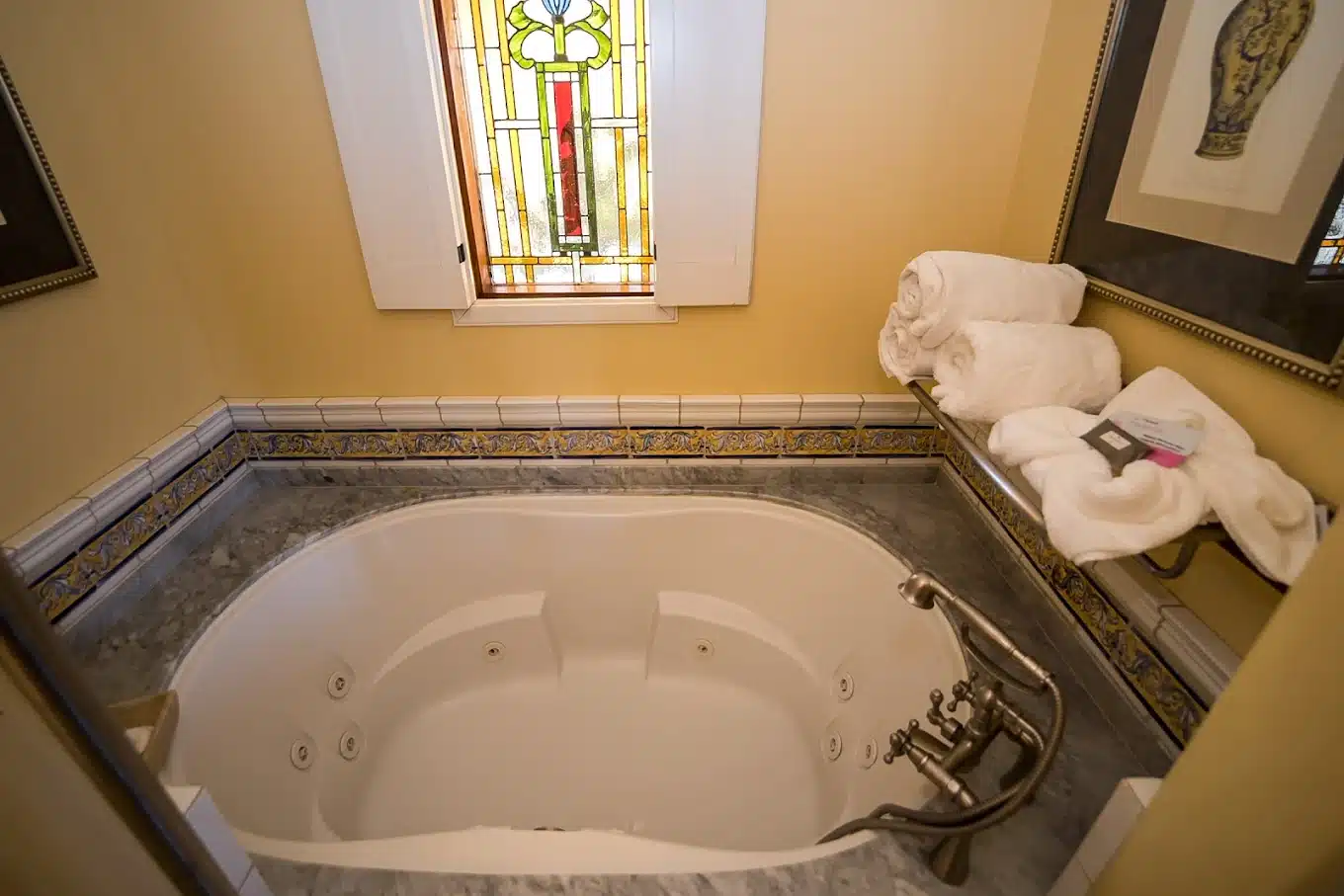 CaliPaso Winery and Villa has jacuzzi suites