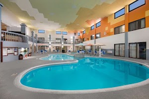 Minot Hotels with Jacuzzi in Room