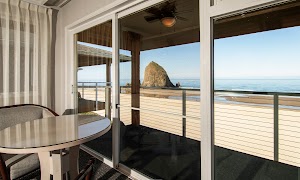 Cannon Beach Hotels with Jacuzzi in Room