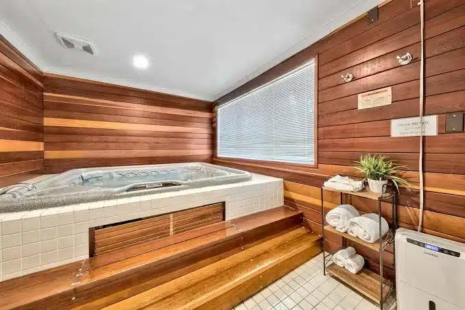 Forest Suites Resort at Heavenly Village has jacuzzi suites