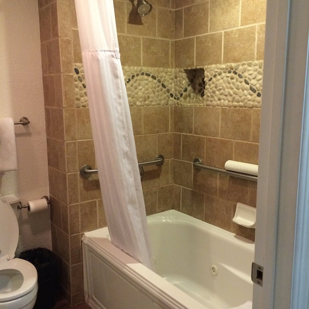 Stardust Lodge has jacuzzi suites