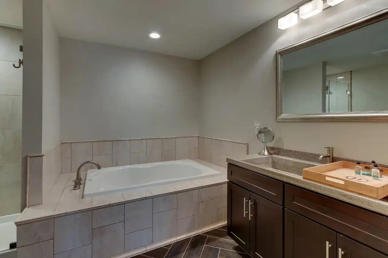The Mantissa Hotel has private hot tub