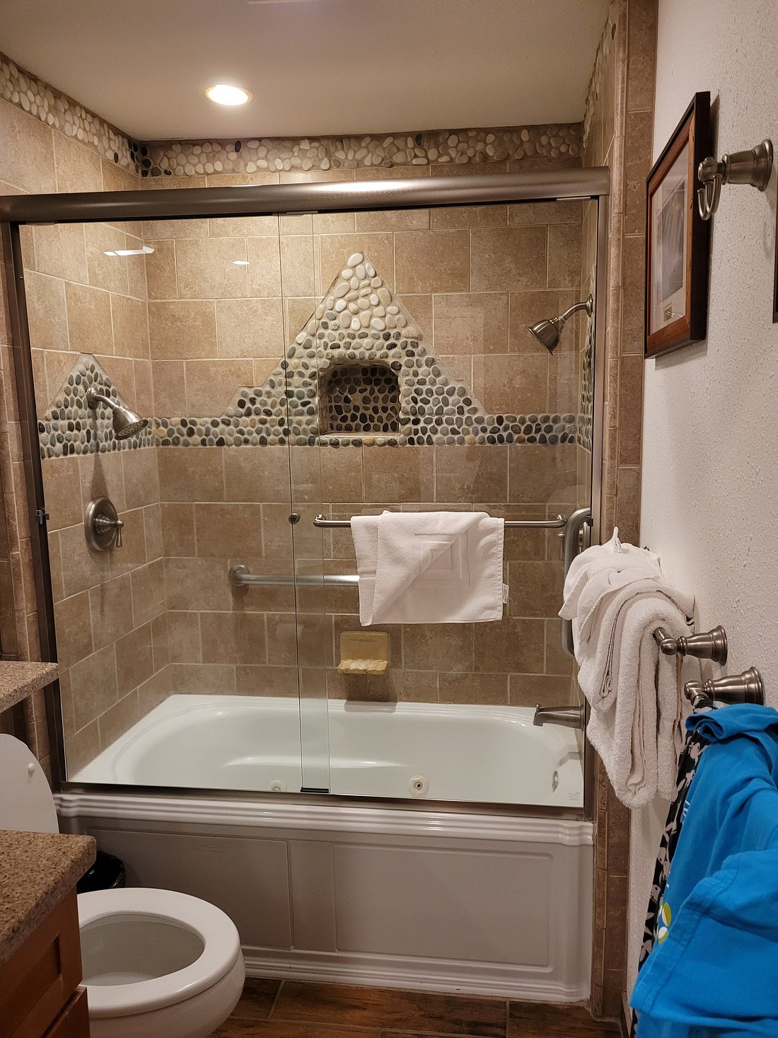 The Americana Village has jacuzzi suites