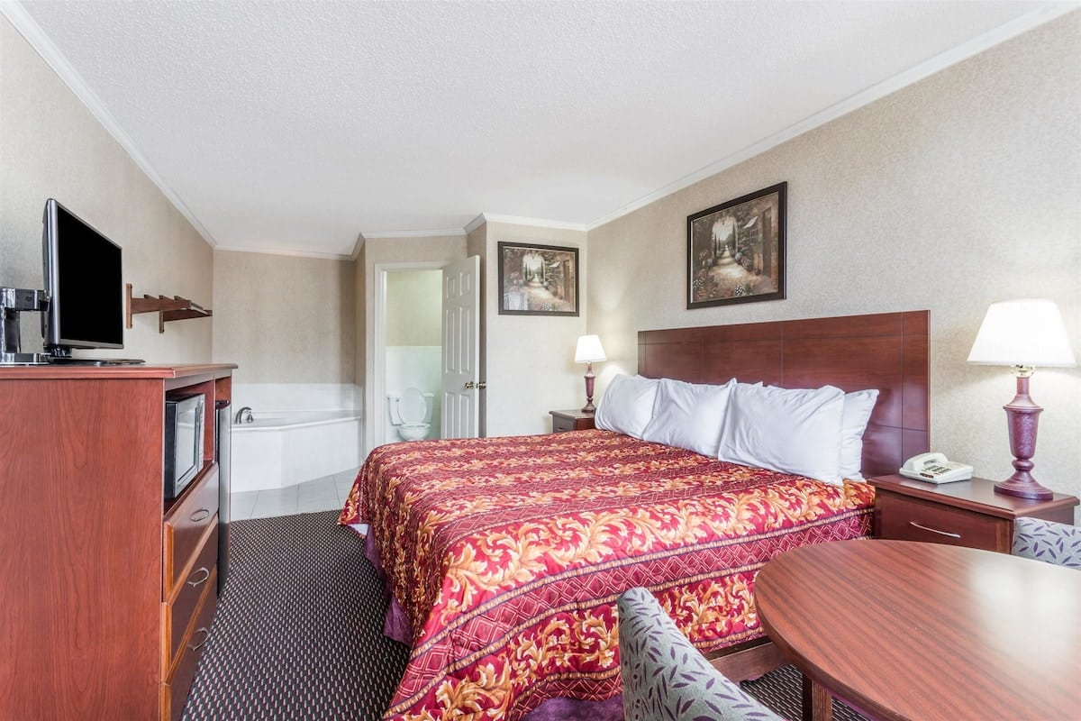 Ramada Limited Norfolk has private jacuzzi