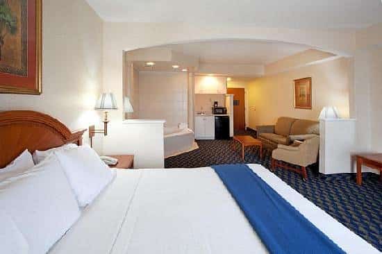 Holiday Inn Express & Suites Orangeburg By IHG has Jacuzzi suites