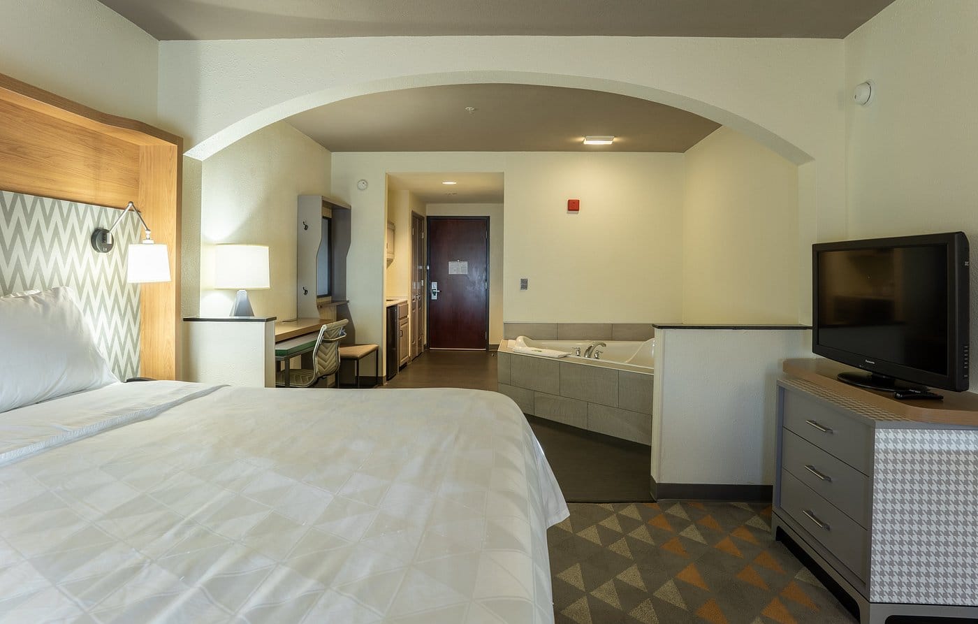 Holiday Inn & Suites Beaufort @ Highway 21
