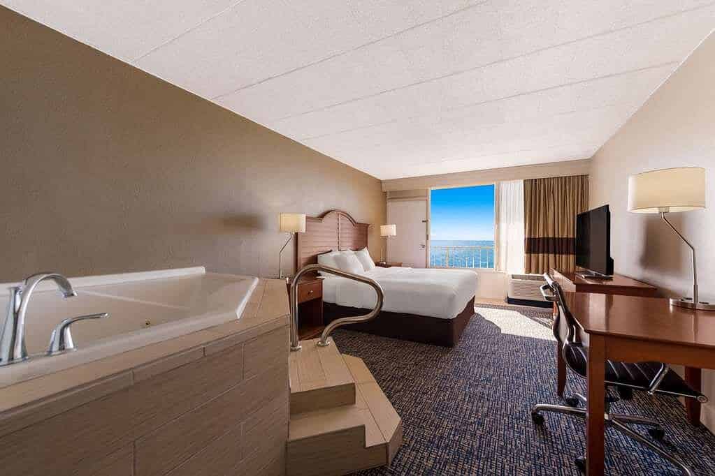 Comfort Inn South Oceanfront has Jacuzzi suites