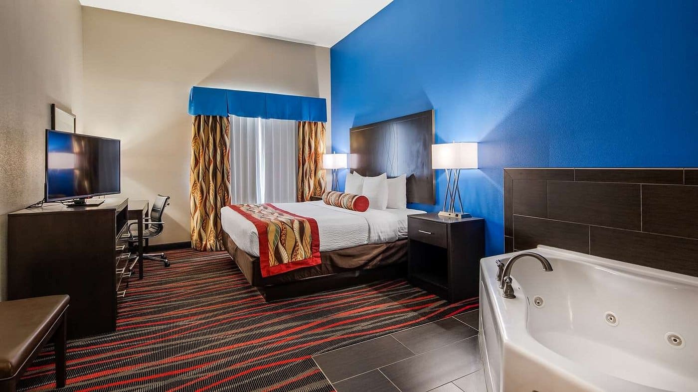 Best Western Plus Tech Medical Center Inn has Jacuzzi suites