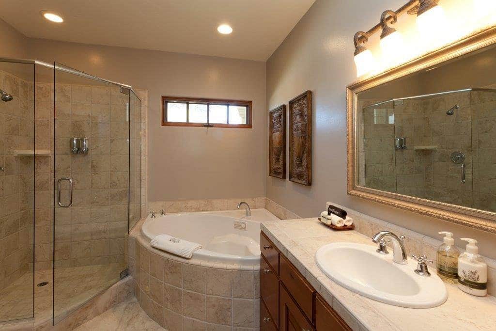 The Canyon Villa has jacuzzi suites
