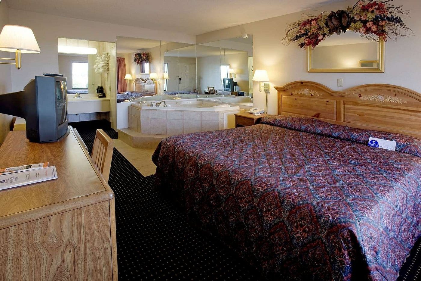 Americas Best Value Inn & Suites Murfreesboro has Jacuzzi suites