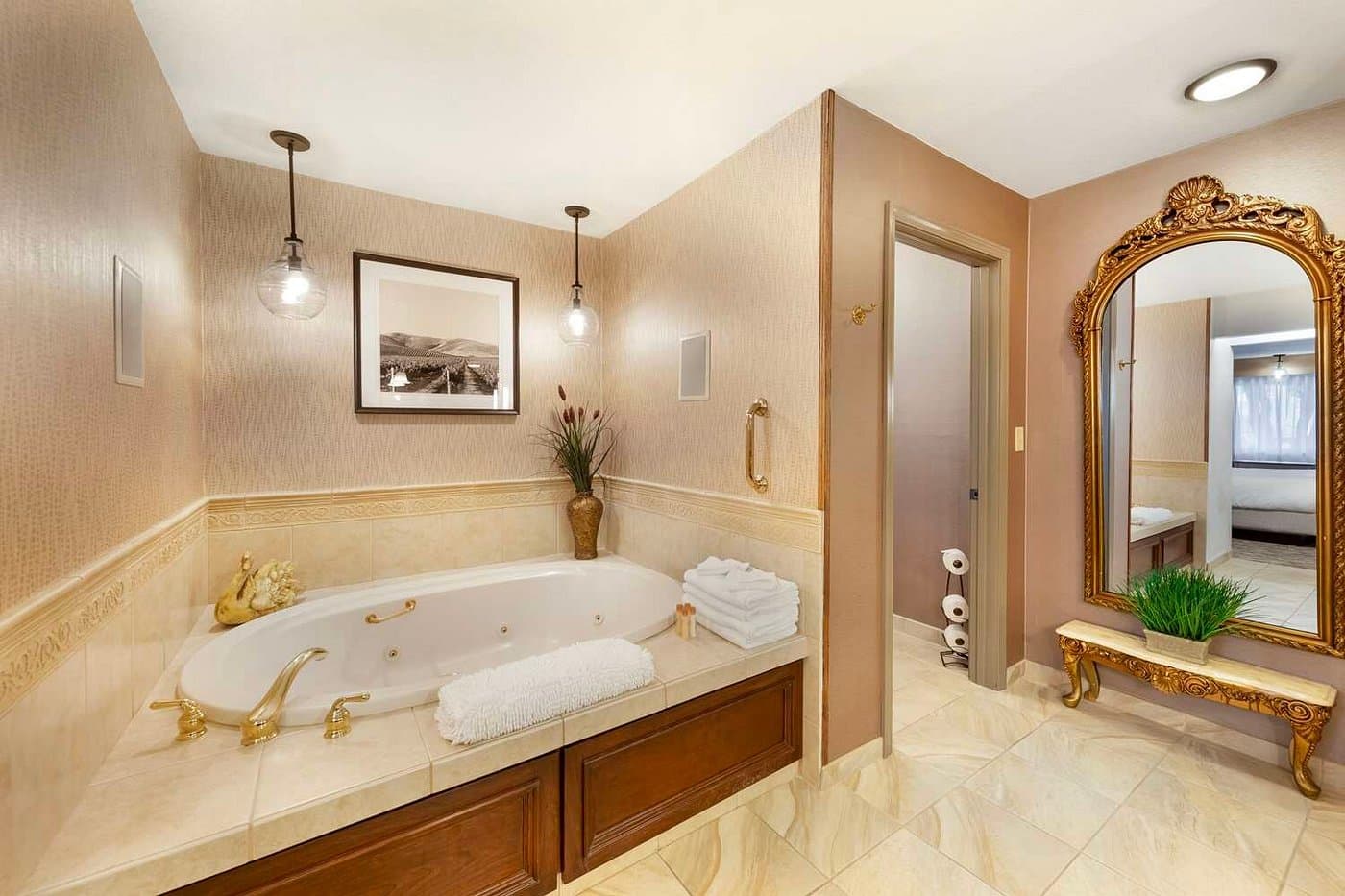 Best Western Plus Black Oak has jacuzzi suites