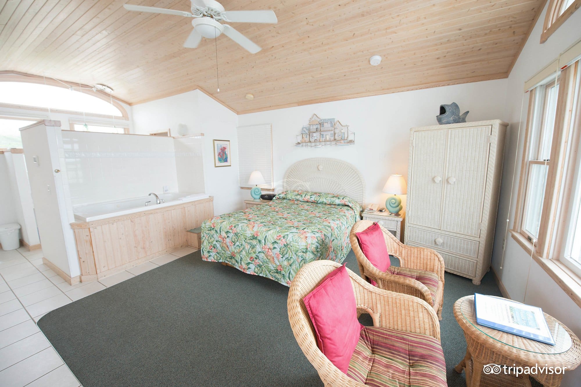 The Ocracoke Harbor Inn has Jacuzzi suites