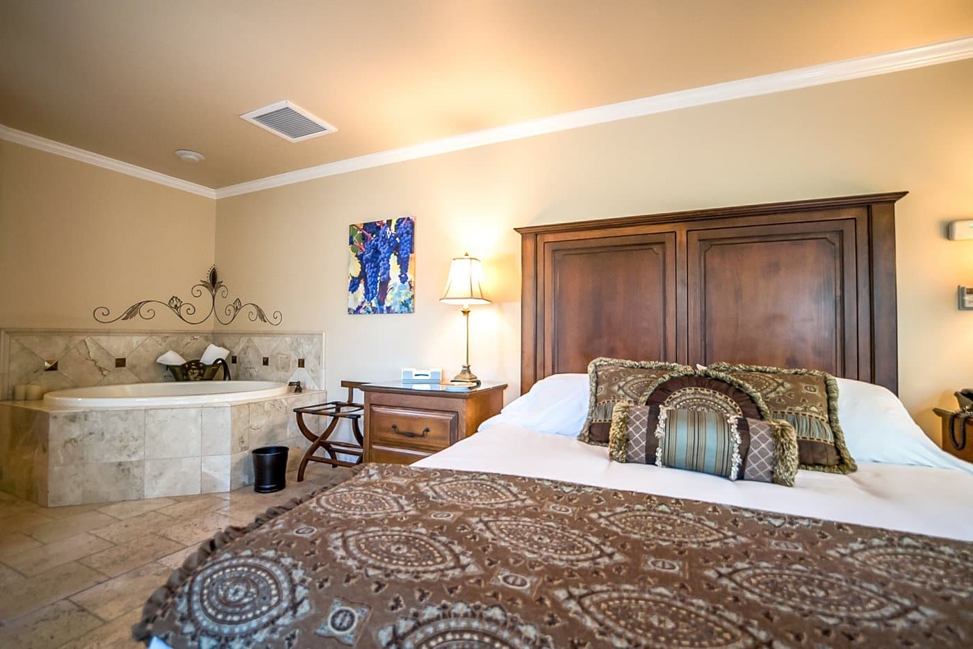 The Inn at Opolo has jacuzzi suites