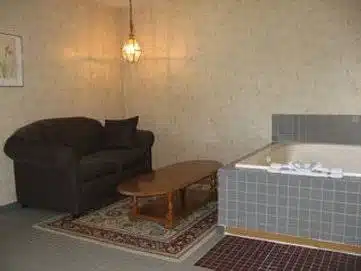 Bellingham Lodge has jacuzzi suites
