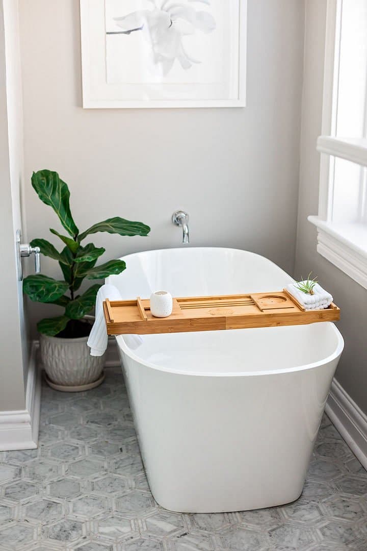 The Inn at Four Eleven York has suite with luxury spa tub