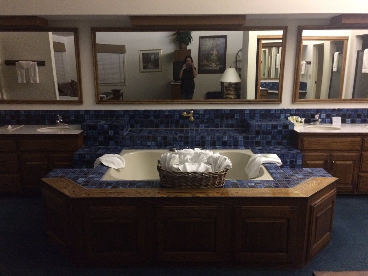 Best Western Casa Grande Inn has Jacuzzi suites