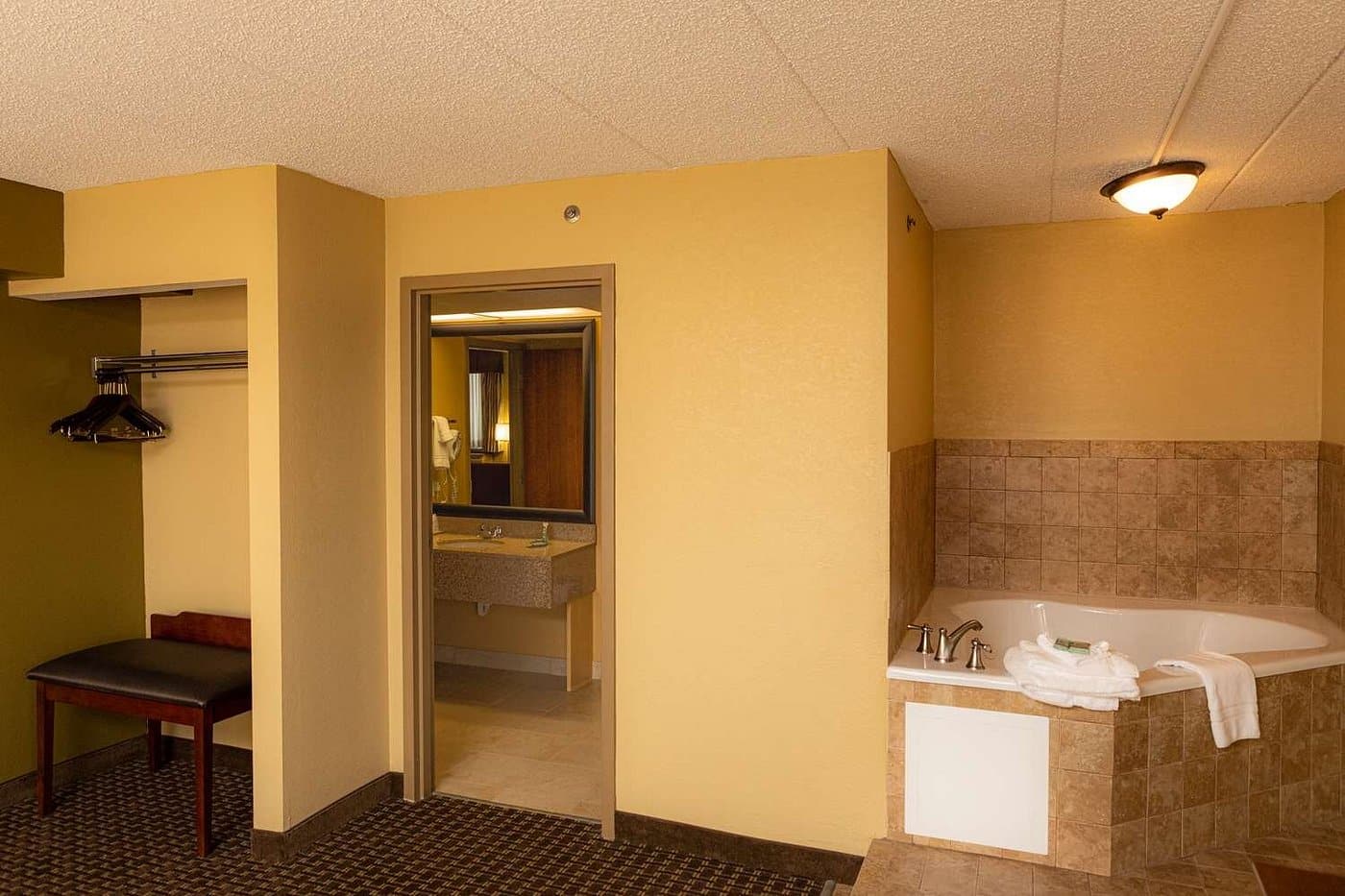 Best Western Executive Inn has jacuzzi suites