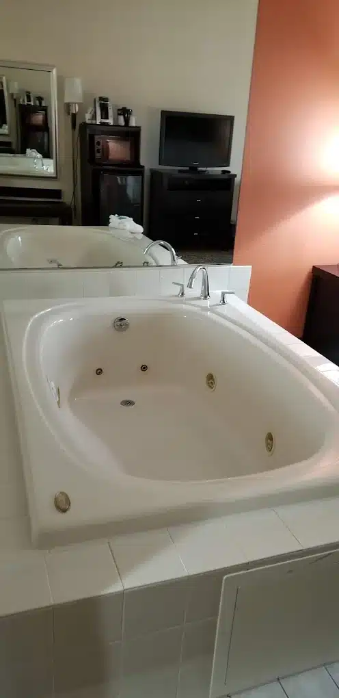 Best Western Plus Harrisonburg has room with private hot tub
