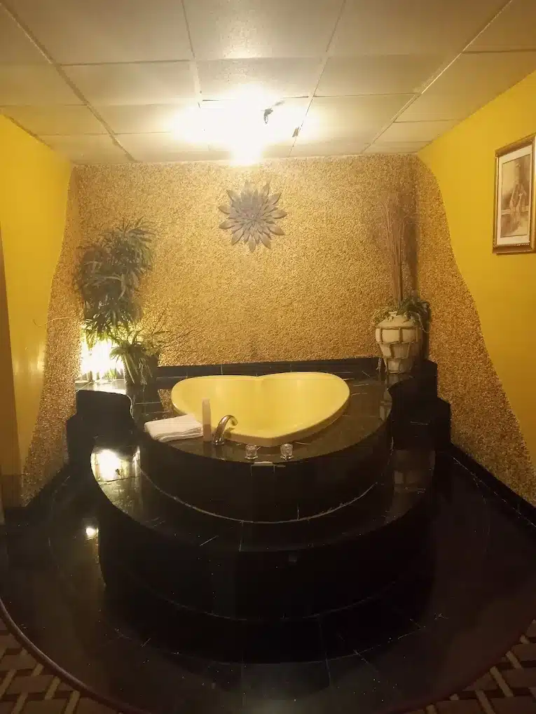 Branford Motel has in-room heart-shaped jacuzzis