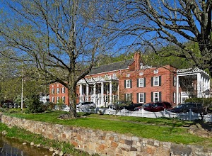 West Virginia Hotels with Jacuzzi in Room