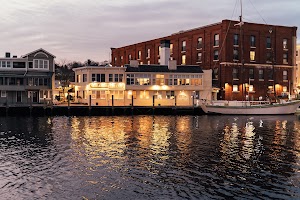 Mystic Hotels with Jacuzzi in Room