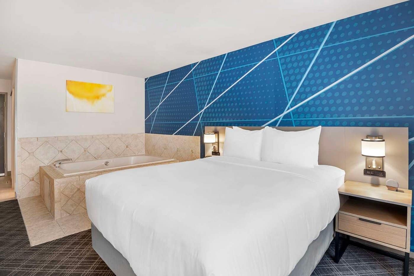 Comfort Inn Monticello has jacuzzi suites