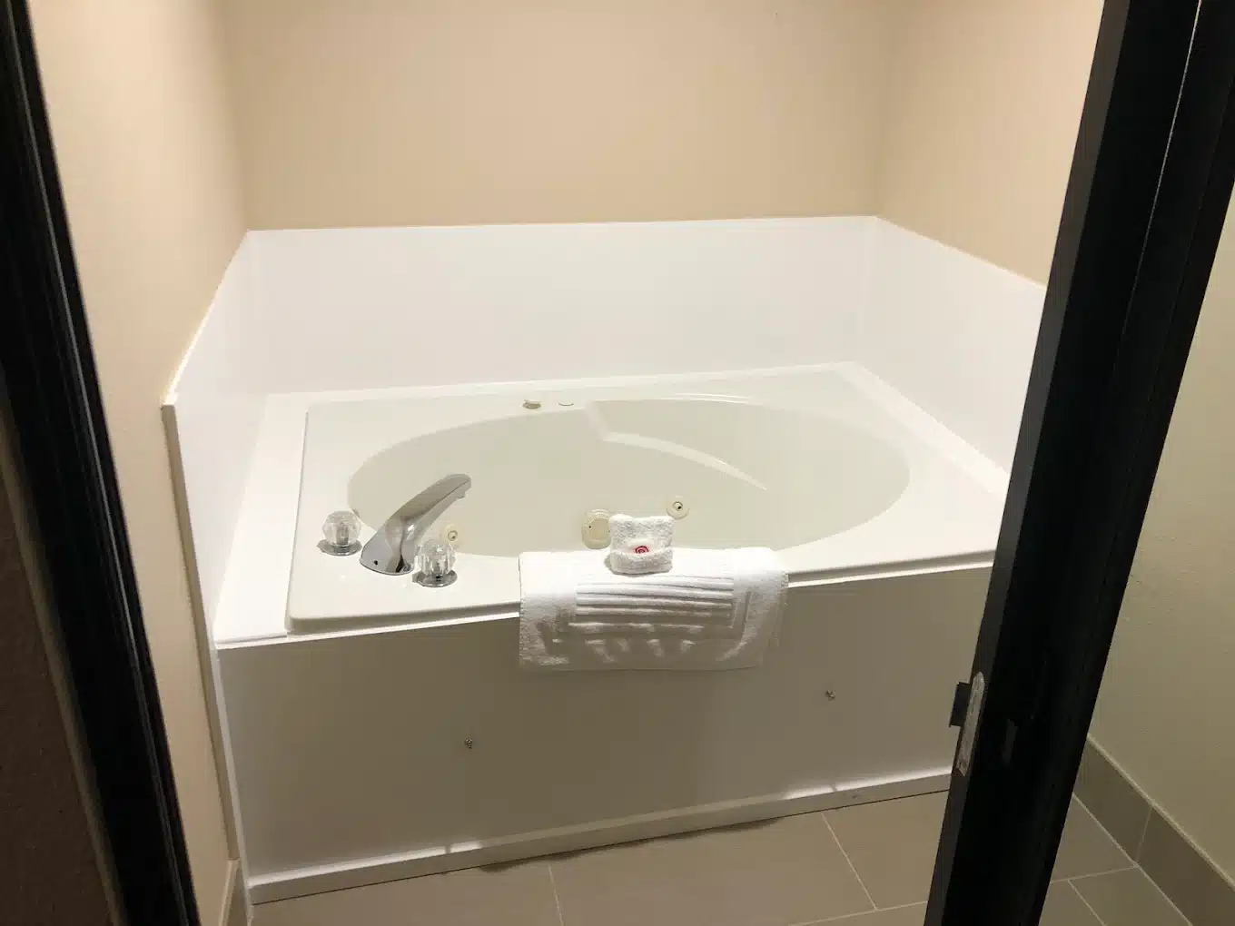 Comfort Inn Paducah I-24 has jacuzzi suites
