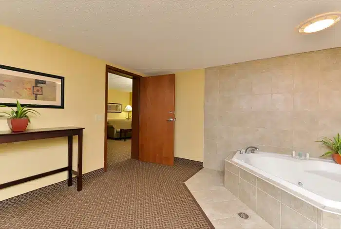 Comfort Suites Near Gettysburg Battlefield Visitor Center has Jacuzzi suites