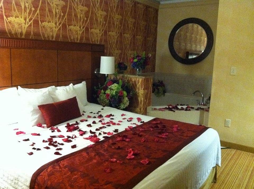 Courtyard by Marriott Danbury has jacuzzi suites
