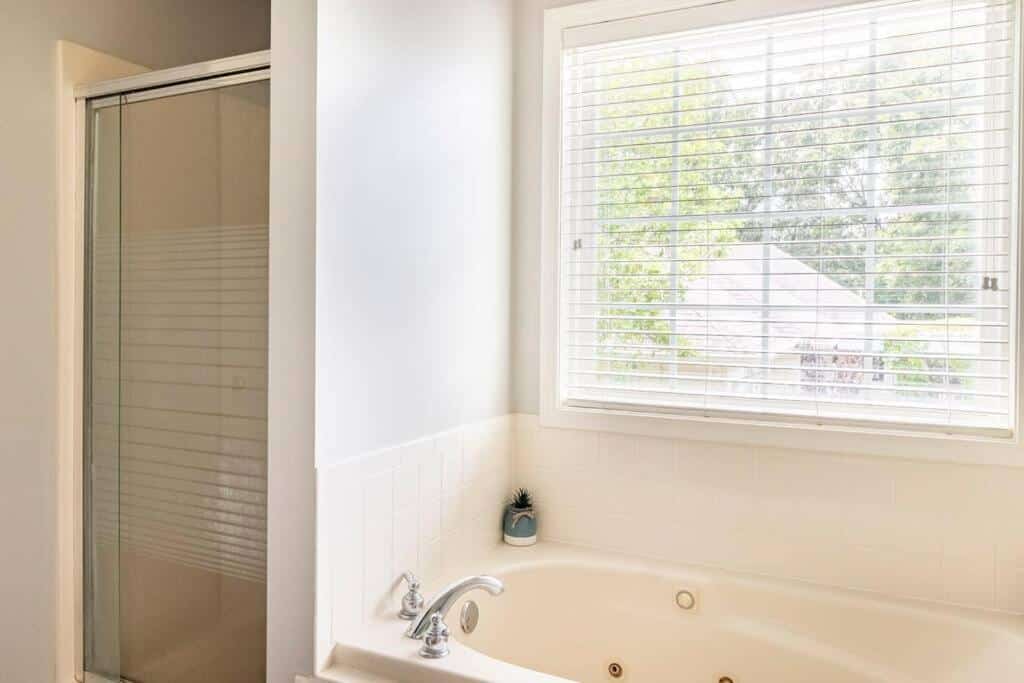 Deja Blue on Summit Ridge has room with private Jacuzzi