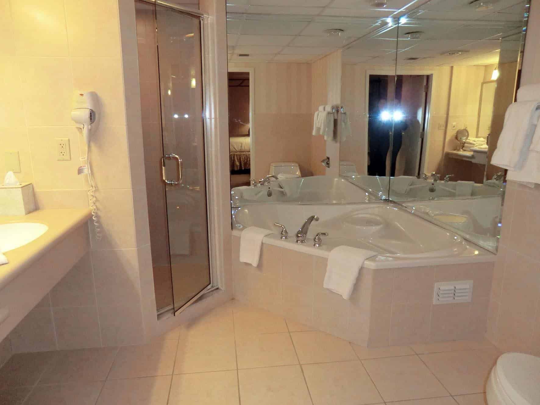 Ethan Allen Hotel has jacuzzi suites