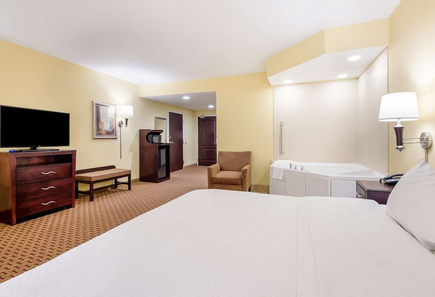 Hampton Inn Galax has jacuzzi suites