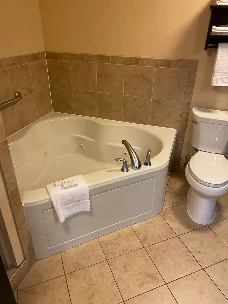 Hampton Inn Gettysburg has Jacuzzi suites