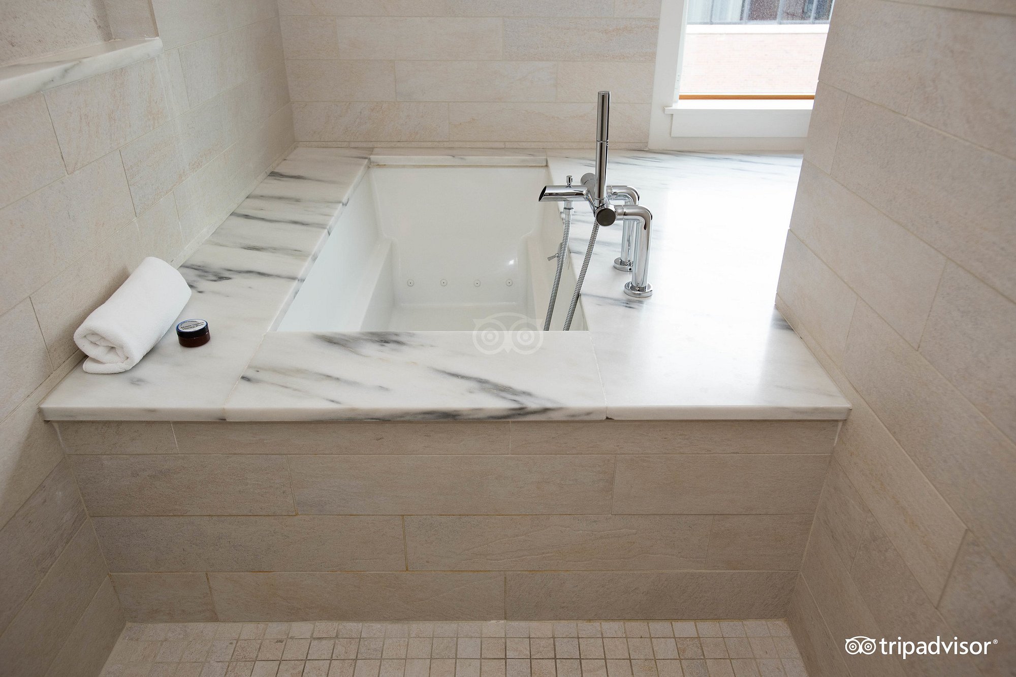 Hotel Vermont has jacuzzi suites