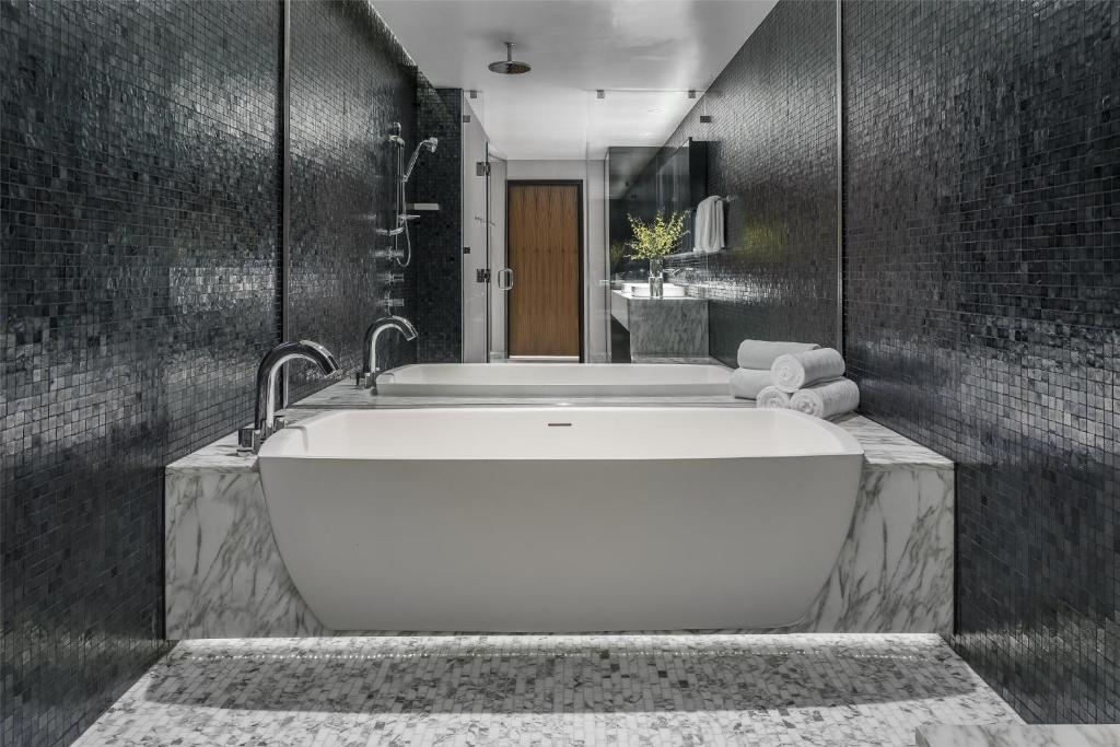Hyatt Regency Tysons Corner Center has suites with private spa tubs