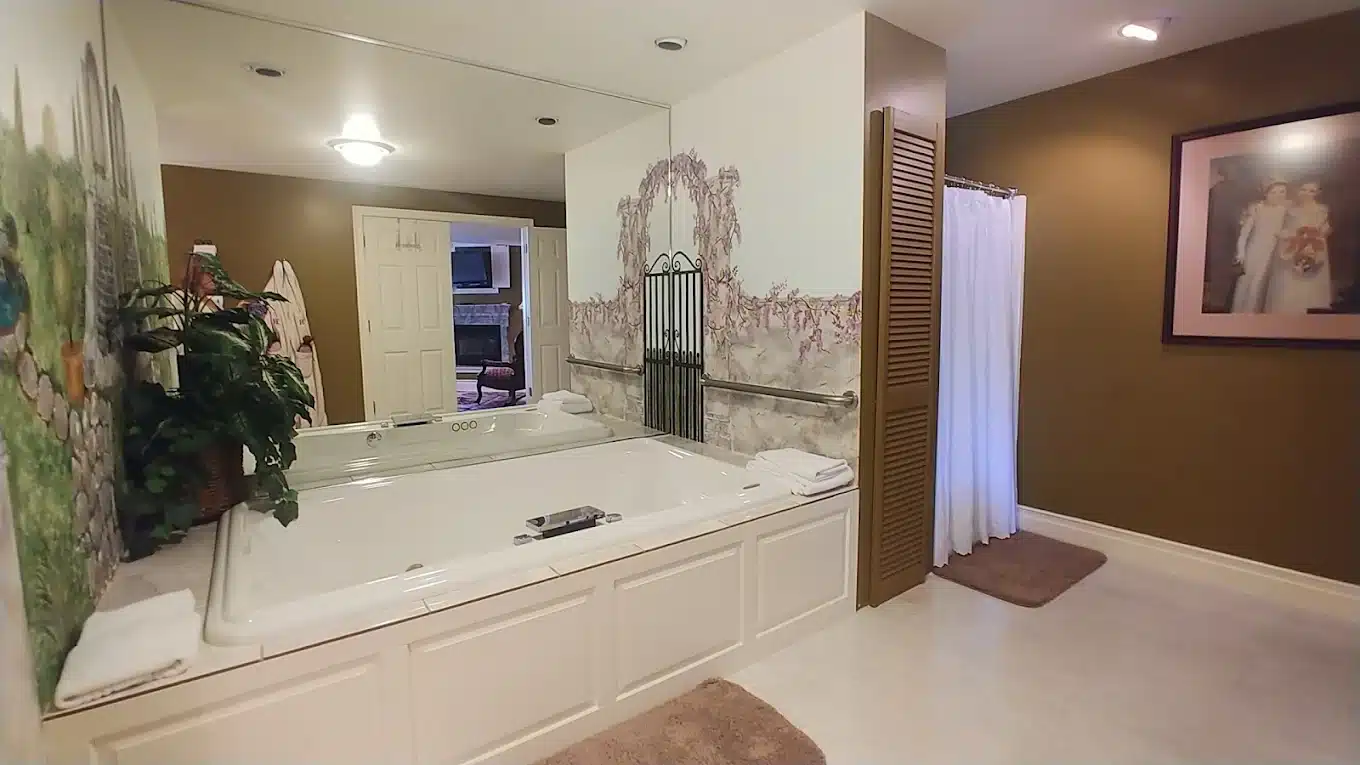 Inn at Herr Ridge has Jacuzzi suites