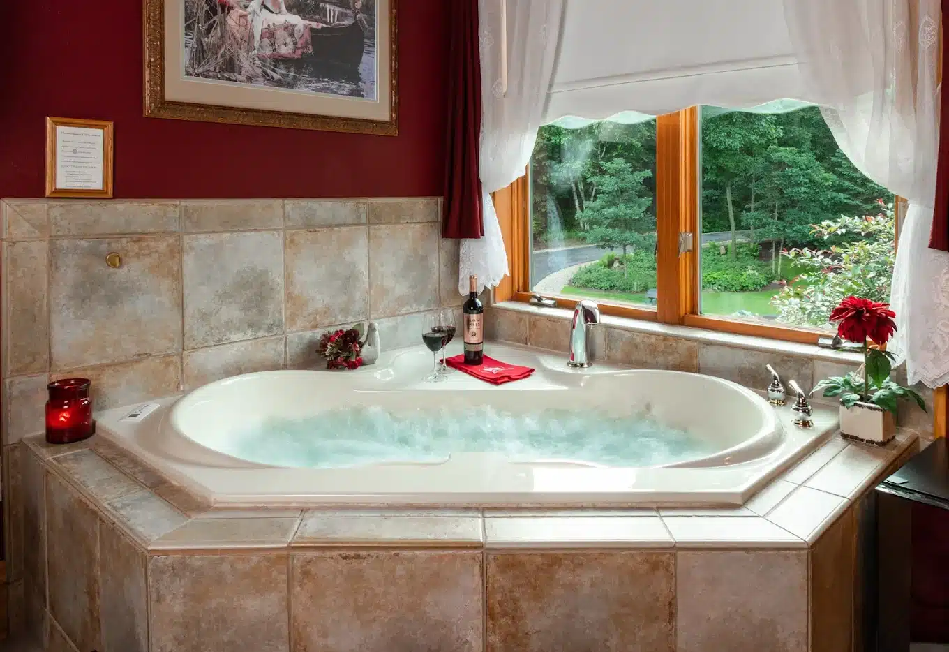 Inn at Wawanissee Point has jacuzzi suites