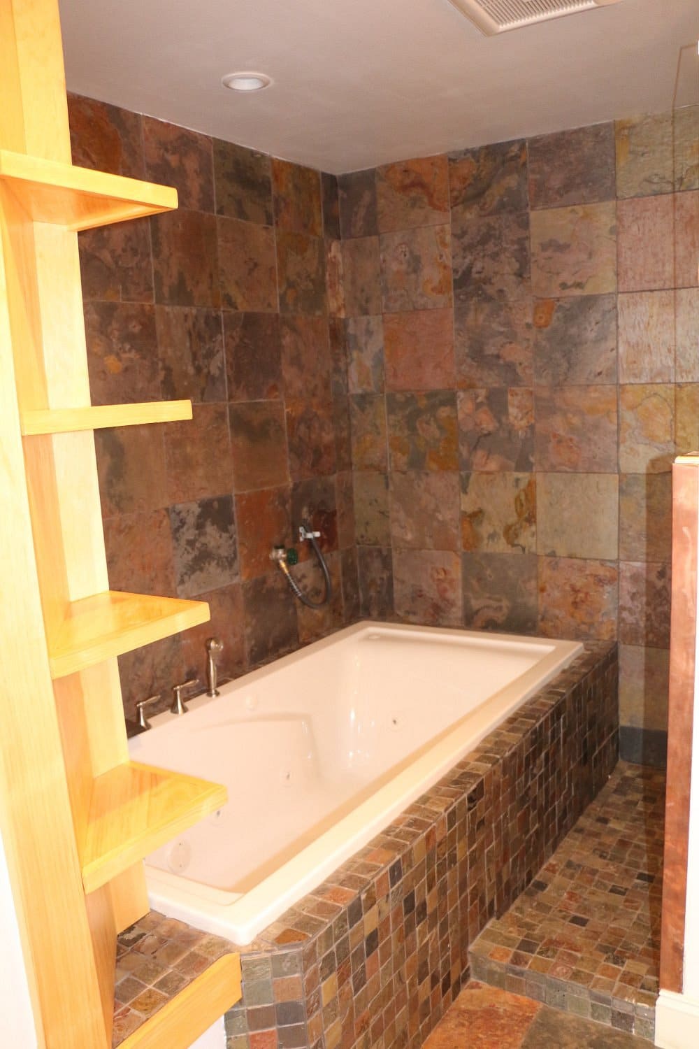 Lakeshore Vermont has jacuzzi suites
