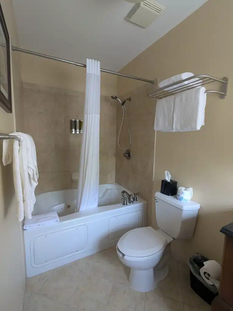 Mimslyn Inn Historic Hotels Of America has jacuzzi suites