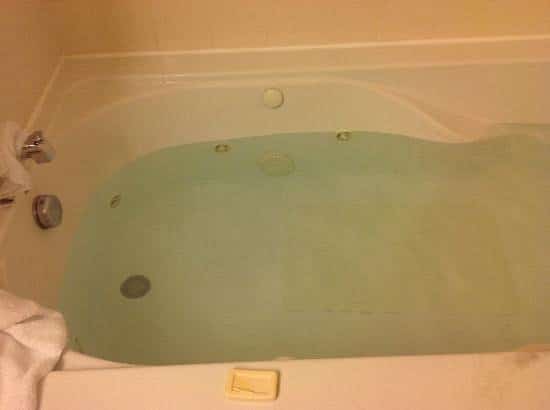 Mystic Marriott Hotel & Spa has jacuzzi suites