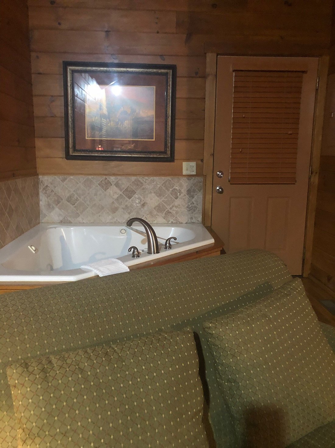 New River Trail Cabins has jacuzzi suites