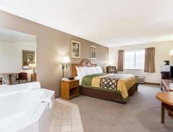 Quality Inn Huntington has jacuzzi suites