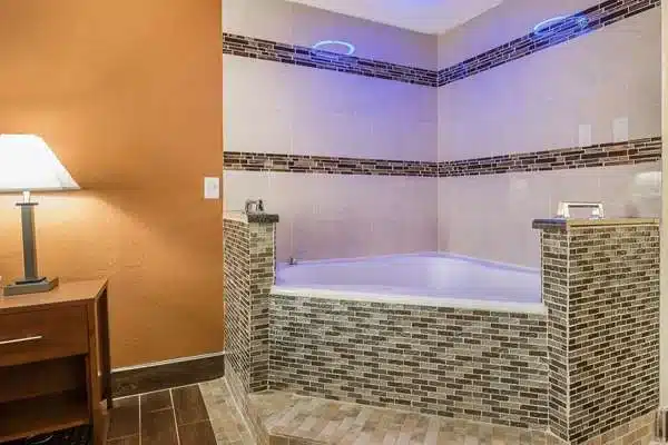 Quality Inn Janesville has jacuzzi suites