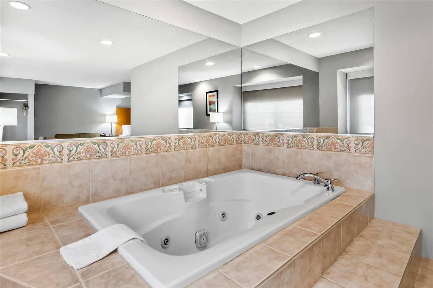Quality Inn & Suites I-81 Exit 7 has jacuzzi suites