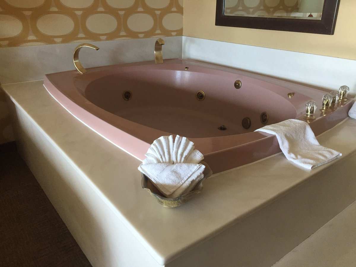 SeaCrest OceanFront Hotel has Jacuzzi suites