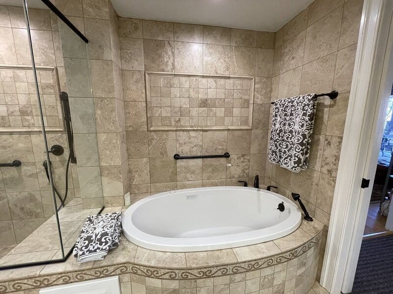 Secluded Luxury; In-law Suite on Evergreen Lake has suites with private spa tubs